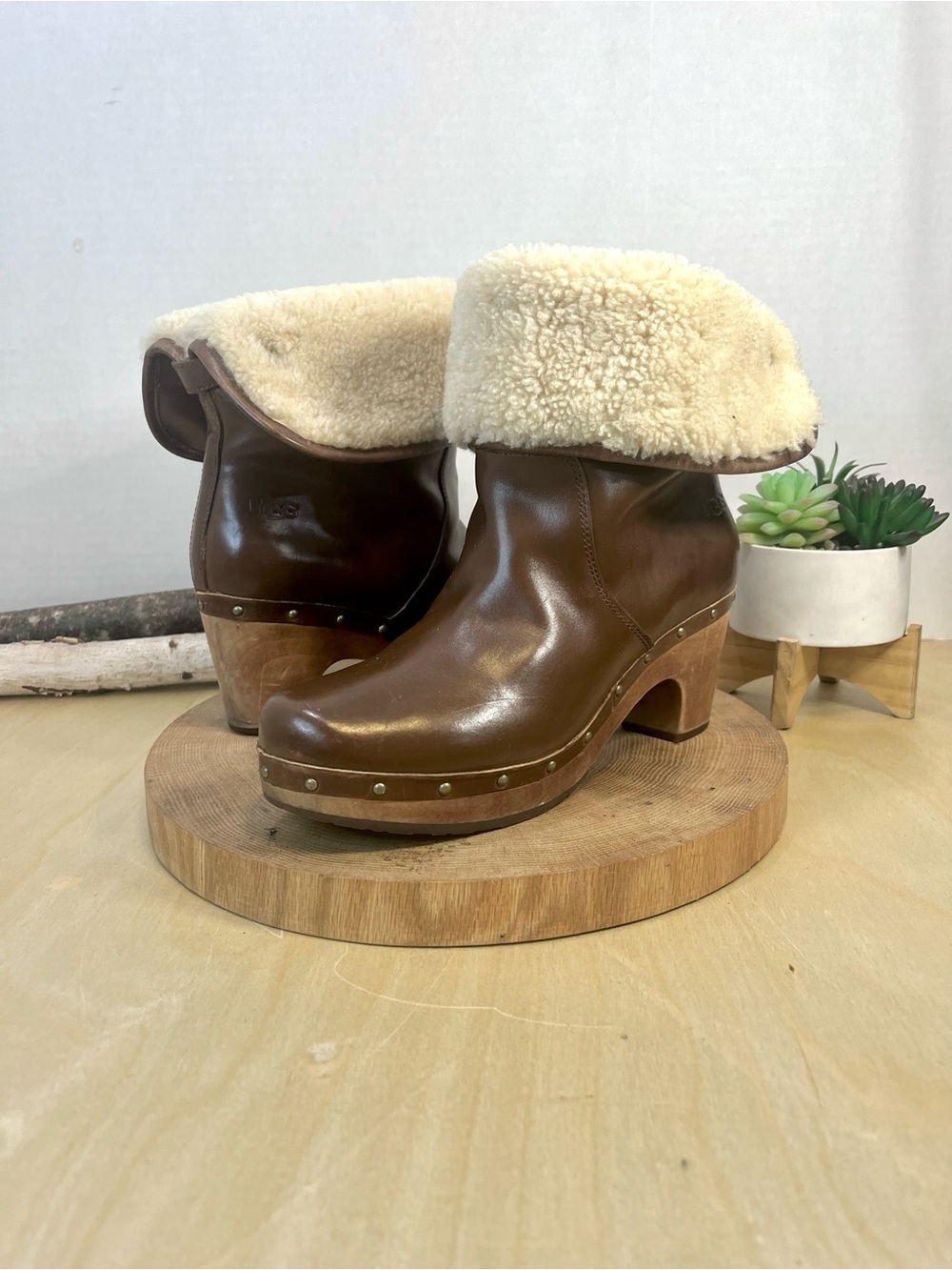 UGG Lynnea Brown Leather Shearling Convertible Clog Boots Size 8